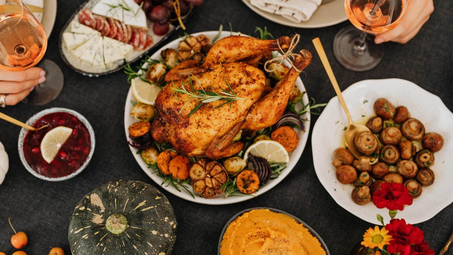 Comfy and Cute Thanksgiving Outfits