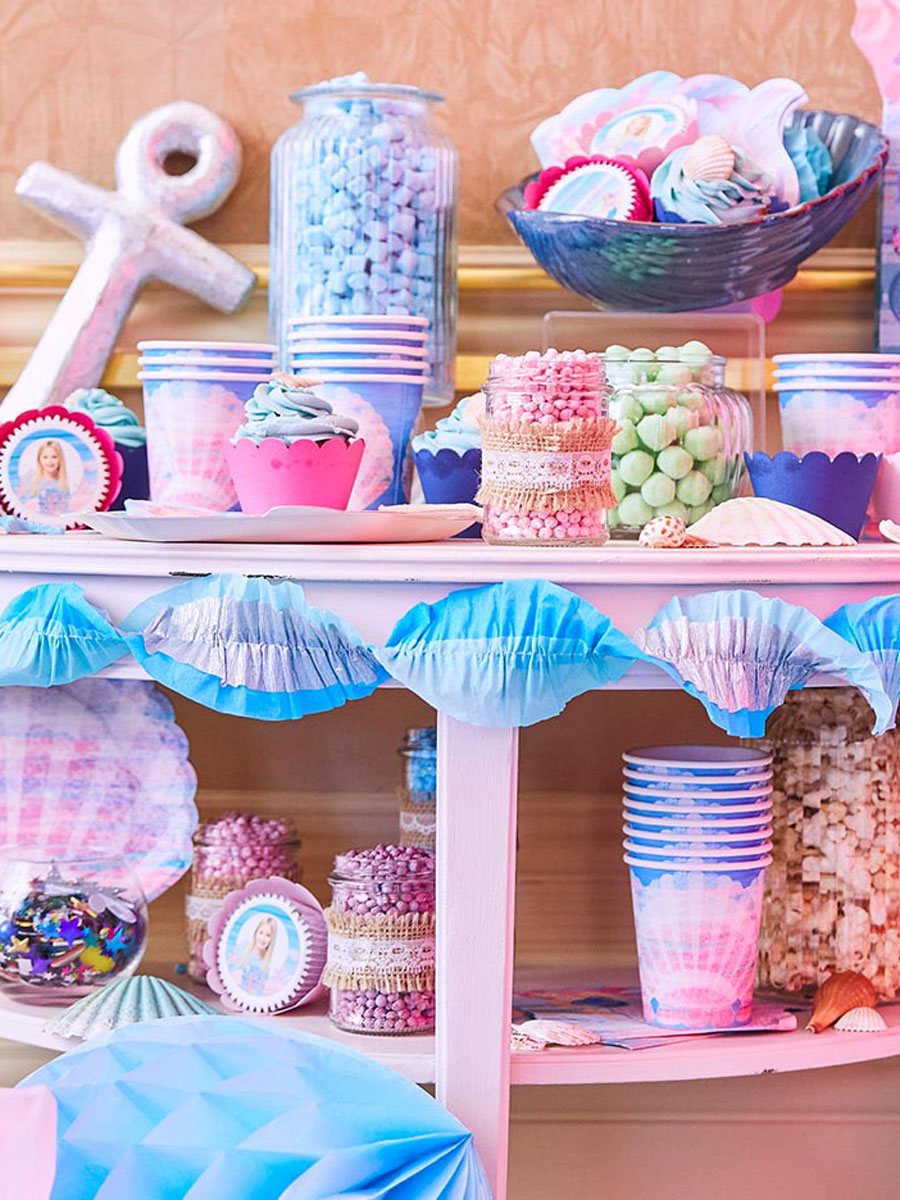 Queen of the Sea Shell Paper Party Cups (x8)