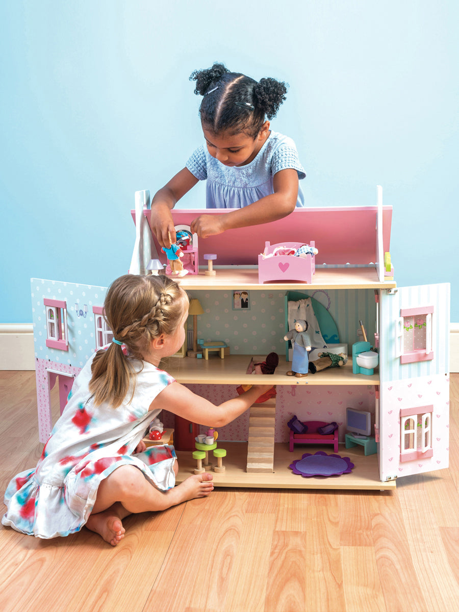 Sophie's Wooden Dolls House Alt 1
