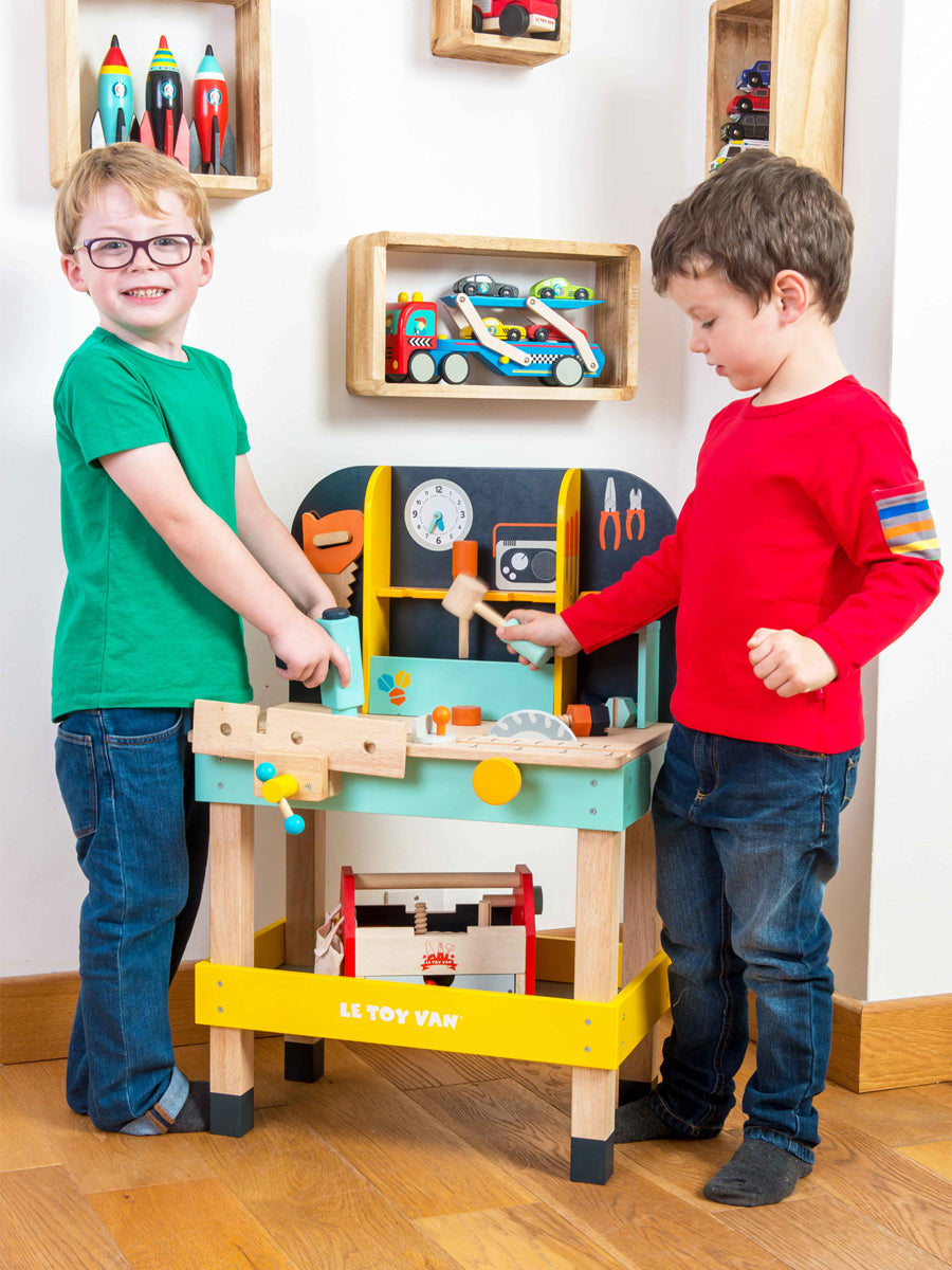 Alex's Wooden Work Bench Alt 1