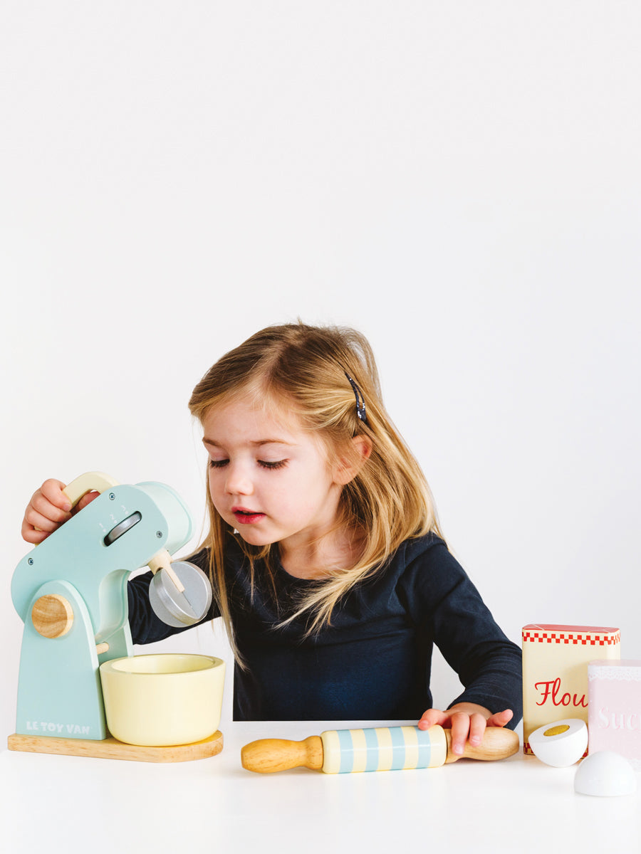 Wooden Mixer Baking Set Alt 1