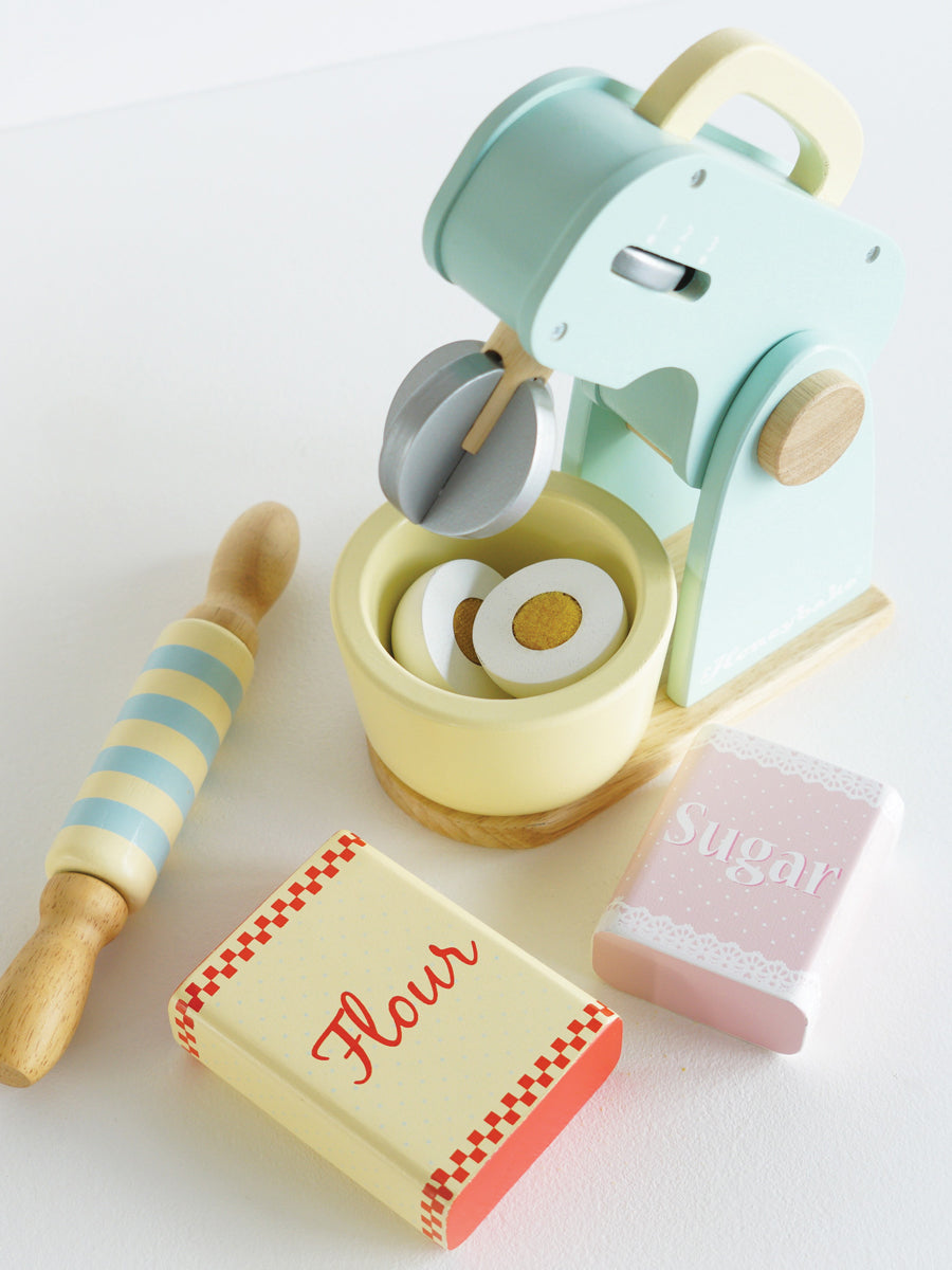 Wooden Mixer Baking Set Alt 2