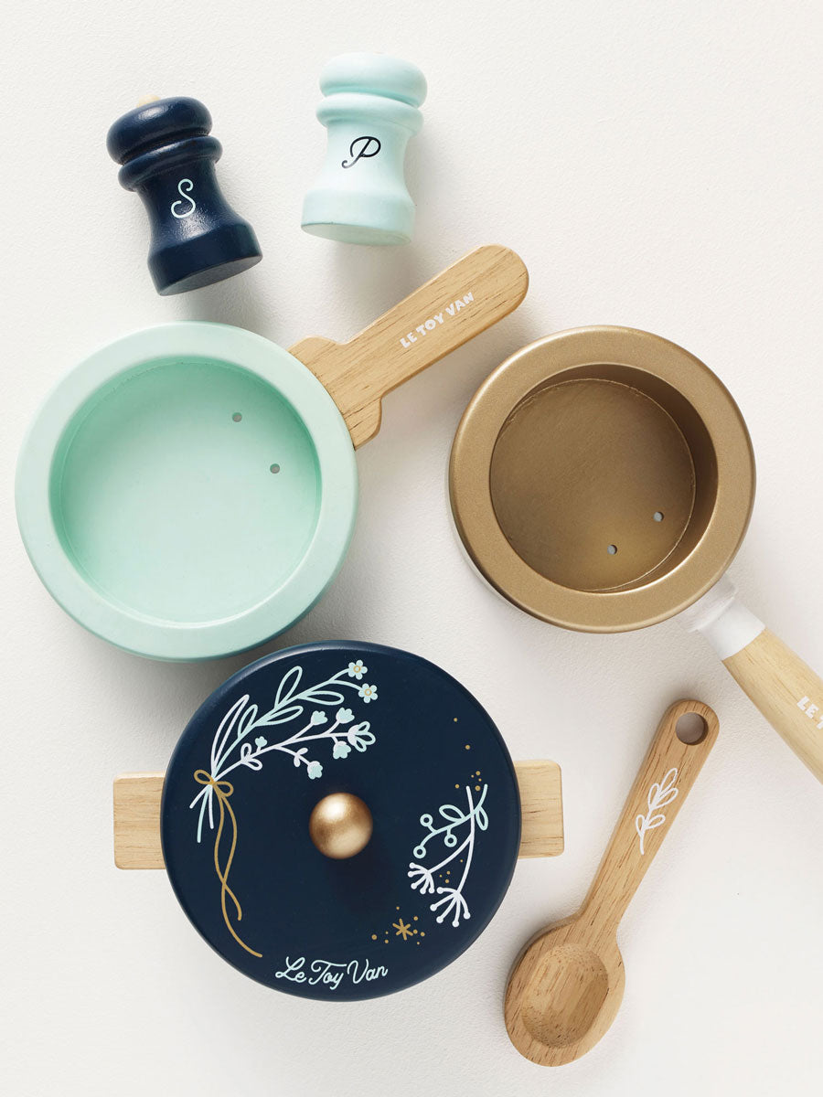 Wooden Pots & Pans Toy Cookery Set