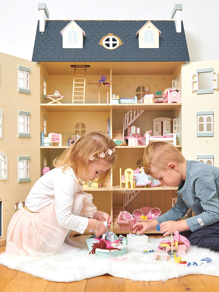 The Palace Wood Dolls House